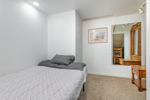 1st floor bedroom with 2 full bed