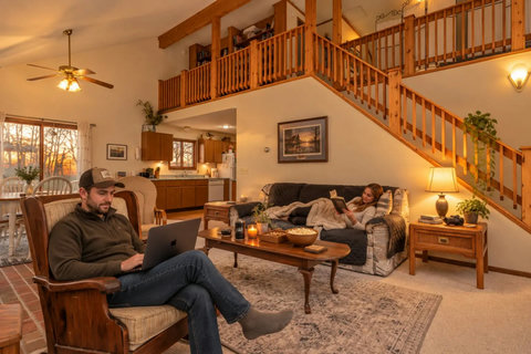 cozy_loft_living_work_read_under150kb