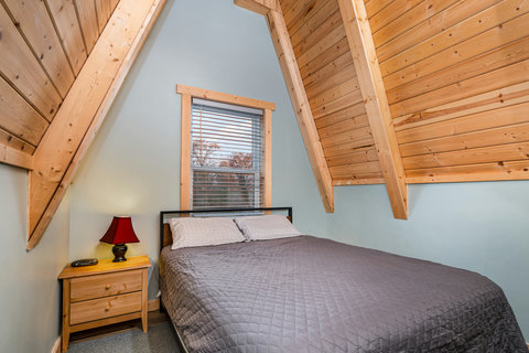 2nd Bedroom Queen Bed
