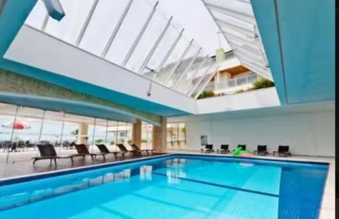 Piscina aquecida com teto retrátil 