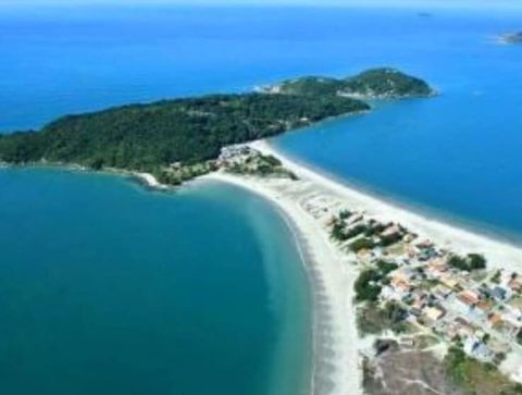 Praia do Sonho e Praia da Ponta do Papagaio são  Praias paradisíacas de areias brancas e águas cristalinas, ficam  a 11km da Residência na Enseada de Brito