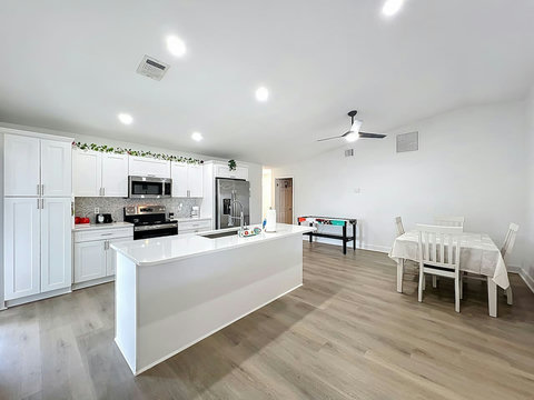 Fully equipped kitchen featuring our signature Espresso Bar| dishwasher, oven, microwave, Fridge, Silverware, Pans pots, cups, dishes, seasonings, filtered water in fridge, coffee machine, espresso machine and coffee provided, toaster.