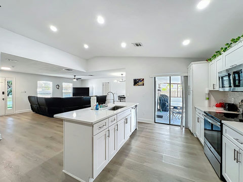Fully equipped kitchen with dishwasher, oven, microwave, Fridge, Silverware, Pans pots, cups, dishes, seasonings, filtered water in fridge, coffee machine, espresso machine and coffee provided, toaster.