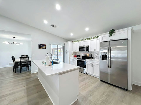 Fully equipped kitchen with dishwasher, oven, microwave, Fridge, Silverware, Pans pots, cups, dishes, seasonings, filtered water in fridge, coffee machine, espresso machine and coffee provided, toaster.
