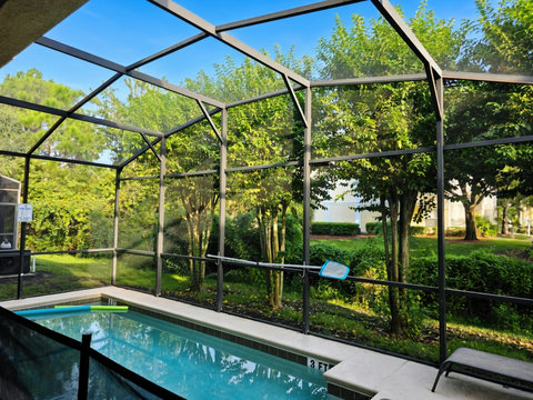 photo6_pool_enclosure