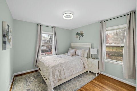 Bedroom 1 has a queen bed. Two queen bedrooms plus a separate single bedroom accommodate up to 5 guests.