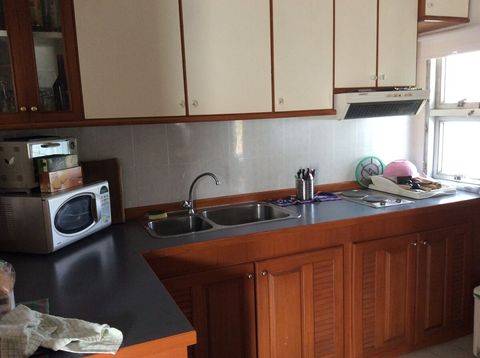 A clean and easy to access Kitchen area. 