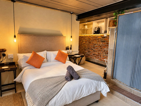 Sink into a wonderfully comfy bed dressed in crisp, high-quality linen. Enjoy adjustable dimmer lighting, air-conditioning, IP TV and strong Wi-Fi for a cosy, relaxing retreat after a day exploring Cape Town. Bedroom is sunken. 