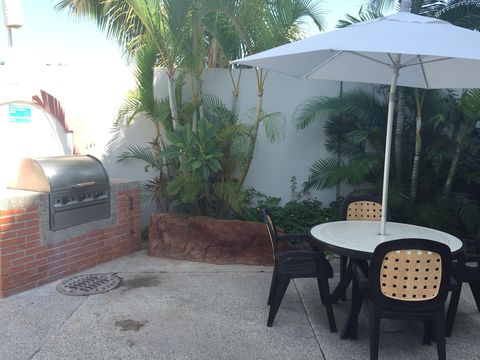 Gas BBQ and picnic area for guests