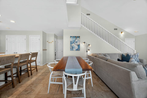Perfect dining room table for dinner or a card game!