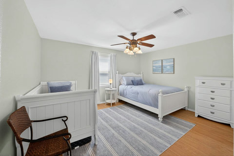 Bedroom 3: Bottom Floor
Queen Bed & Twin Bed