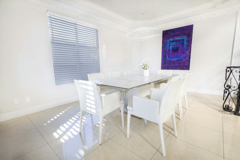 Bright dining area with seating for up to 10 guests, perfect for shared meals and gatherings.
