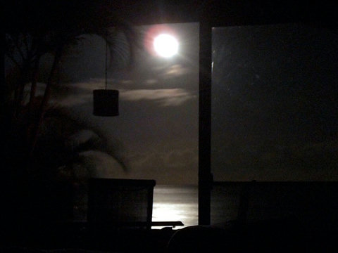 Unlike many oceanfront condos in Maui, Maui Sands no longer has lights that shine on the ocean all night long and cause light pollution. This allows for amazing star gazing at night and allows guests to see the night time oceans as ancient Hawaiians did b