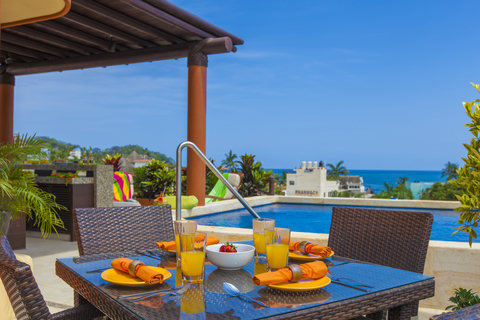 Common rooftop deck and pool