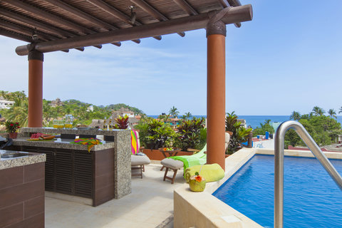 Common rooftop deck and pool