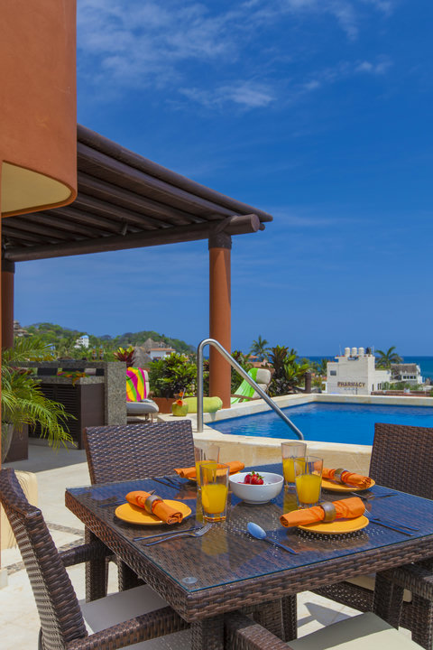 Common rooftop deck and pool