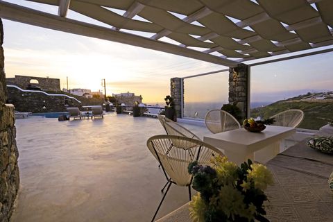The outdoor lounge 2