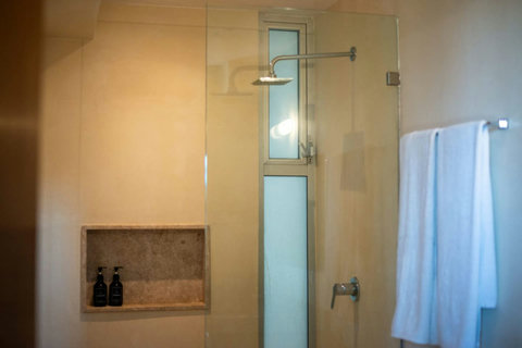 Refresh and rejuvenate in our stylish second bathroom, featuring a luxurious rain shower and all the essentials you need for a perfect stay! ✨ #RainShower #TulumLuxury #TravelEssentials