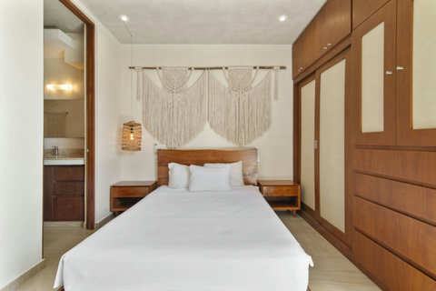 Our inviting second bedroom is perfect for small families or friends, boasting ample storage and a tranquil atmosphere for your comfort! ✨ #FamilyFriendly #TulumEscape #HomeAwayFromHome