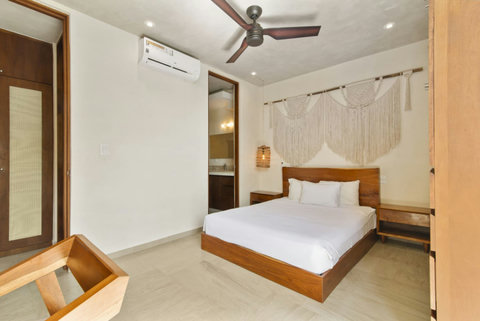 Discover your ideal sanctuary in our spacious second bedroom, equipped with a plush double bed and plenty of storage to keep your belongings organized!  #TravelConvenience #TulumComfort #ComfortableStay