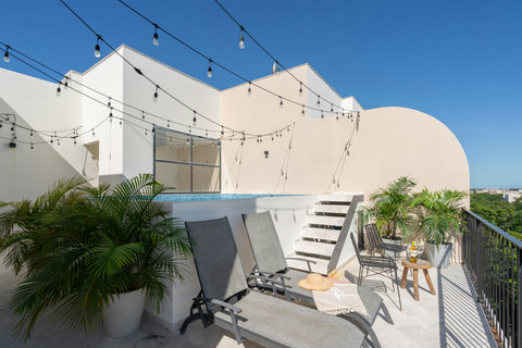 Relax and recharge at your private rooftop terrace pool, surrounded by stunning views—perfect for sunbathing, enjoying a good book, or spending quiet, refreshing moments in serenity.