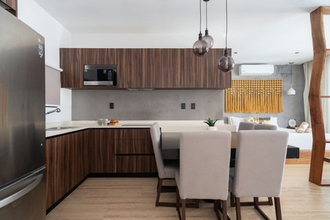 This fully equipped kitchen is conveniently located next to a dining table with 6 chairs. Perfect for preparing meals and enjoying them in a comfortable, shared space.