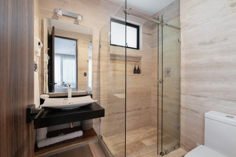 The master bathroom is equipped with a large rain shower which will be perfect after a long beach day. The bathroom also offers sufficient storage space and hair dryer is mounted on the wall for maximum efficiency. Upon arrival you will find all bath