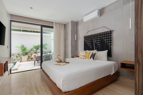 The master bedroom can be operated as a totally private unit which you can lock off if you desire. A brand new king size bed is provided with super comfortable mattress, extra pillows and a blanket.