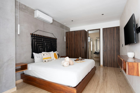 The apartment was decorated with style and all spaces are spacious and welcoming. We particularly enjoy the amount of storage you have access to, so you can keep things organized. You will enjoy the 5 star experience waiting for you, and we will be a