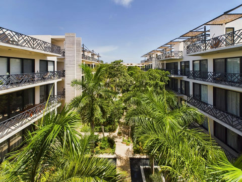 Explore our serene escape merging nature's splendor and exquisite design. Discover tranquil views and verdant landscapes, inviting you to unwind in picturesque serenity.