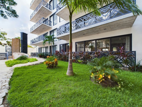 Embrace nature's beauty at our tranquil haven, where lush landscapes meet stunning architecture. Savor serene vistas, a picturesque escape for tranquility seekers.