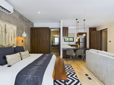Enter your haven of comfort! Experience a spacious king-size bed, Smart TV, expansive closet, and tasteful decor—your ultimate retreat awaits.