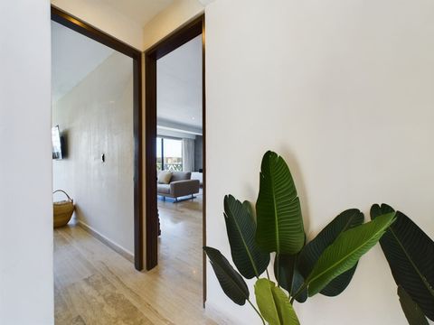 Feel at home from the moment you arrive! Our apartment entrance boasts plenty of natural light and open space for ultimate comfort.