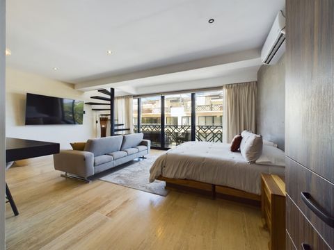 Master Suite #1: A perfect blend of luxury and practicality. Access the kitchen and dining space for family fun! ️