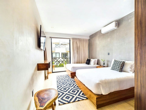 The master bedroom is furnished with two double beds which can sleep 4 people in total. This apartment is the perfect spot for groups of friends or families coming to Tulum to discover. We provide quality bedding for our guests, guaranteed good night