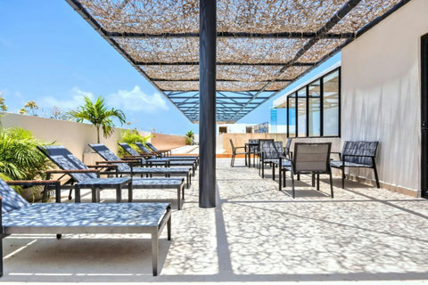 We provide various sun beds in the shade as well as multiple tables which all our guests can use whenever they wish. On the rooftop you will find plenty of different areas to hang out and to relax with friends and families!