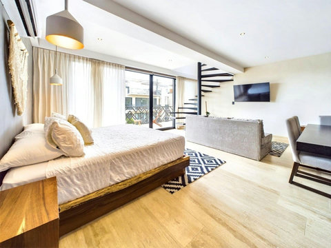 The living room connects directly to the second bedroom and with access to the rooftop terrace too. The space is spacious and offers plenty of advantages including natural light, modern amenities, comfortable bedding and everything fully equipped. Co