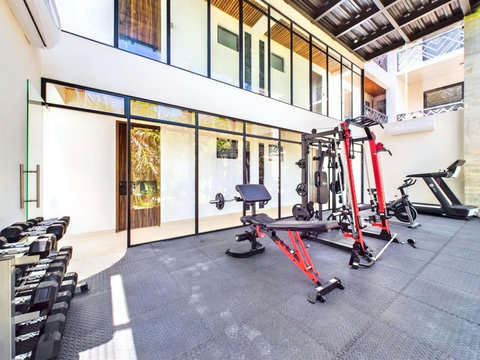 On top of all the machines and material inside the fitness center you will also have access to plenty of free weights, the gym is rarely busy so you will feel like you have the whole space to yourself