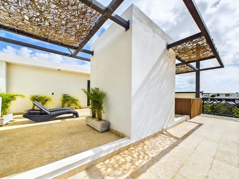 The rooftop terrace is massive, we could even organize a yoga session for you here if you wish so. This is also a perfect space to meditate to start your day on a high!
