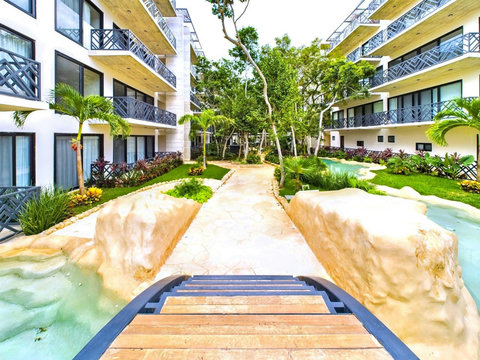 Towards the end of shared gardens you will find this super cool bridge where you can take nice photos and hang out. Palais has been designed for maximum style and comfort of our guests