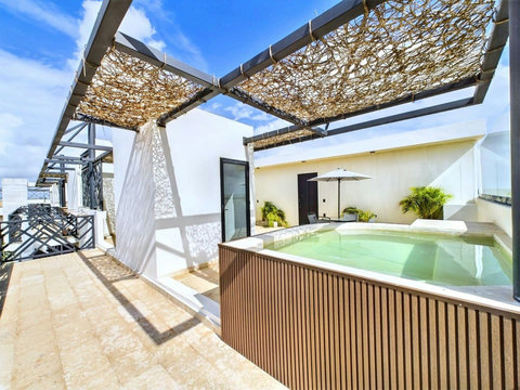 This is truly the perfect spot for a perfect Tulum vacation. Most people coming here want to have their own private space, they dream of having their own private pool and to be able to enjoy a luxury moment. We offer you this opportunity, our space i