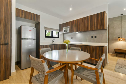 Ideal for culinary enthusiasts, this kitchen provides everything you need for cooking at home while enjoying a bright and comfortable atmosphere.
