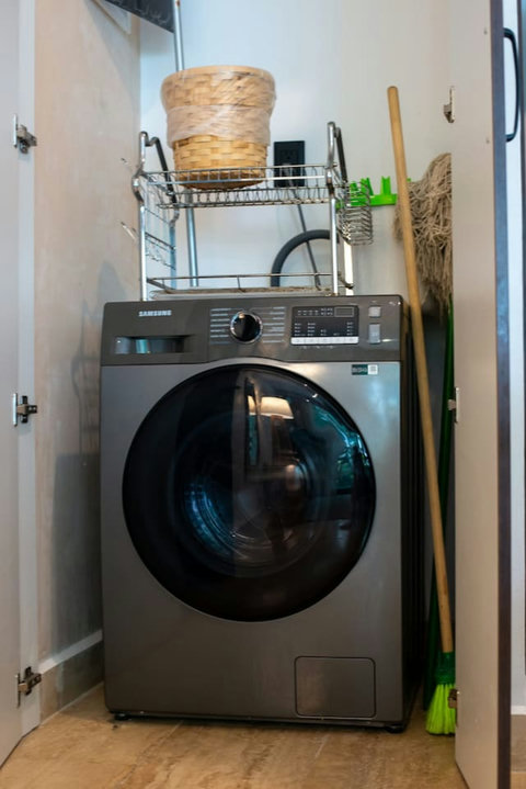 Enjoy the convenience of a small laundry room with a washing machine, available for guests to use freely, ensuring a hassle-free stay!