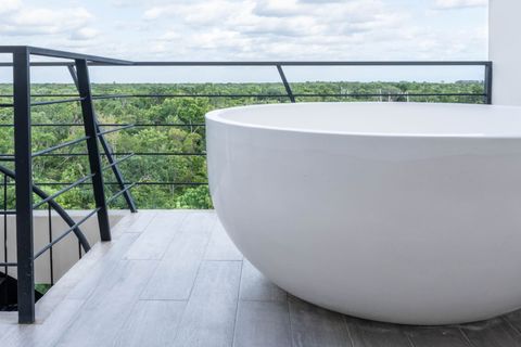 Discover your retreat on our breathtaking rooftop oasis! With a private jacuzzi and amazing views, it's the perfect peaceful escape after a day of exploring Tulum’s vibrant surroundings. Reserve your stay now!