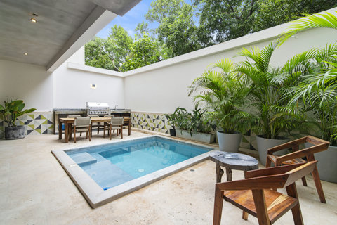 Enjoy your private oasis in Tulum with a plunge pool, BBQ grill, outdoor dining, and lush greenery—perfect for relaxing days under the sun.