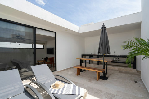 Escape to your private terrace with a glistening pool, comfy loungers, and a cozy breakfast table. Surrounded by palms, this tropical retreat invites you to unwind and soak in the tranquil atmosphere.