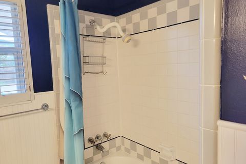 Bathroom 2 Shower and Tub with Kids-Friendly, Easy-to-Adjust Shower Head