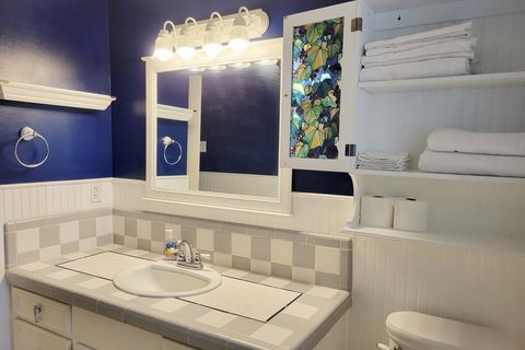 Bathroom 2 near Queen Bedroom and Living Room