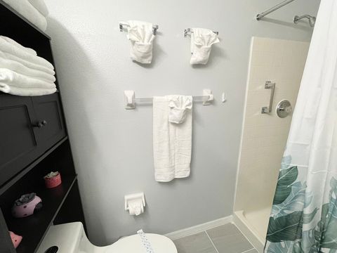 Downstairs full bathroom.