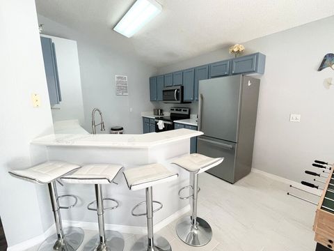 Breakfast bar in the kitchen.